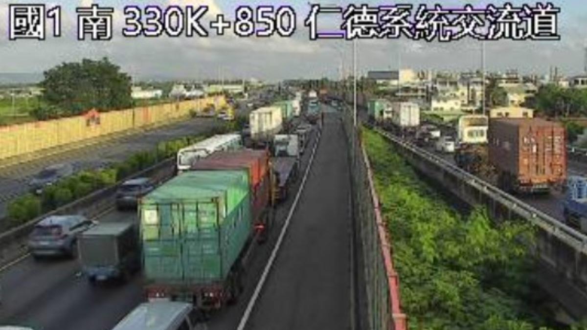 快訊/國1台南仁德系統驚傳車禍!一段紫爆「回堵5公里」