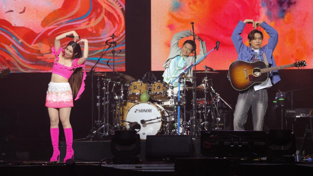 告五人94狂!巡演插旗3大洲「狂開40場」 備戰金曲搶4大獎