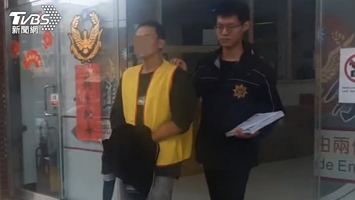 周姓犯嫌在網路販賣張學友演唱會黃牛票詐騙遭警方依法送辦。(圖/TVBS)