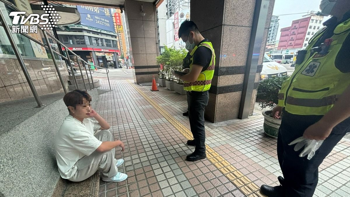 林男的朋友全部鳥獸散。(圖/TVBS)