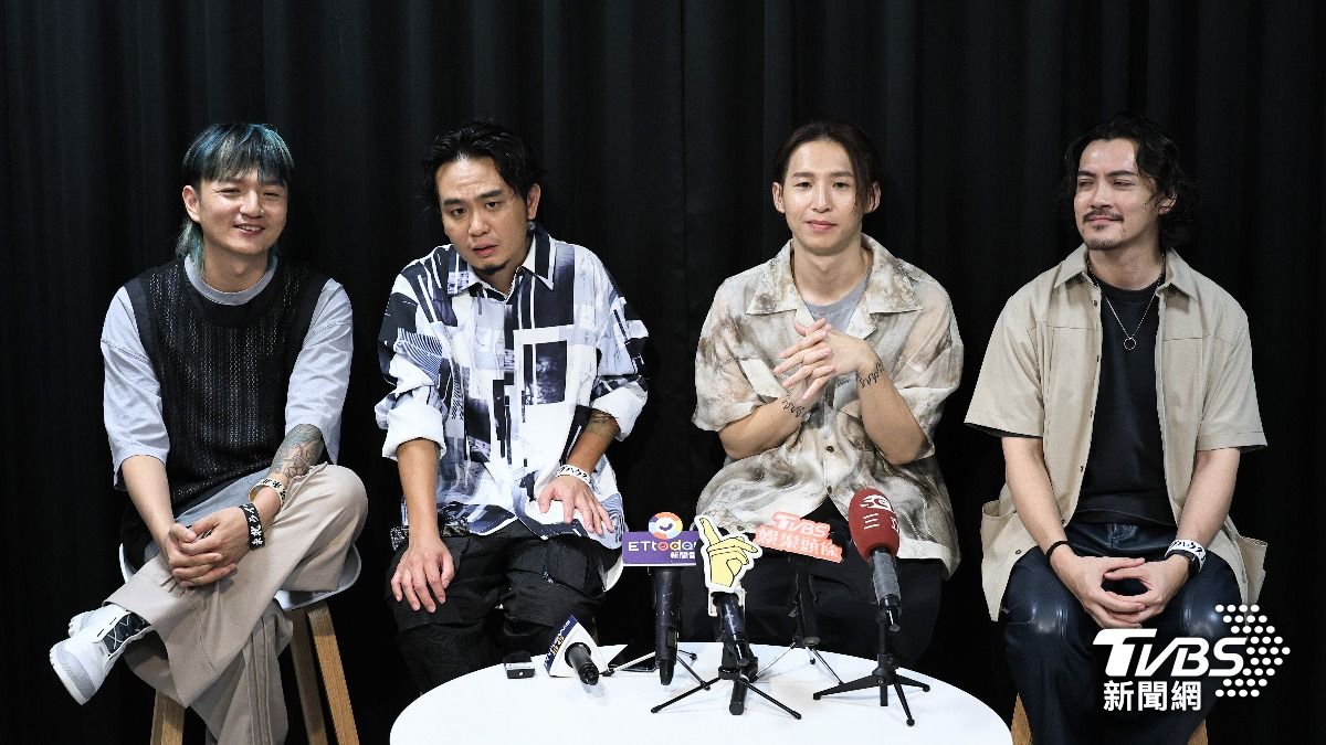 吉他手宇辰(左起)、主唱楊大正、鼓手柯光、貝斯手皮皮。(圖/張哲鳴攝)