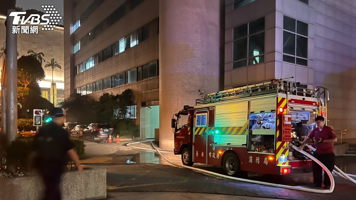 消防人員僅花了15分鐘就將火勢徹底撲滅。(圖/TVBS)