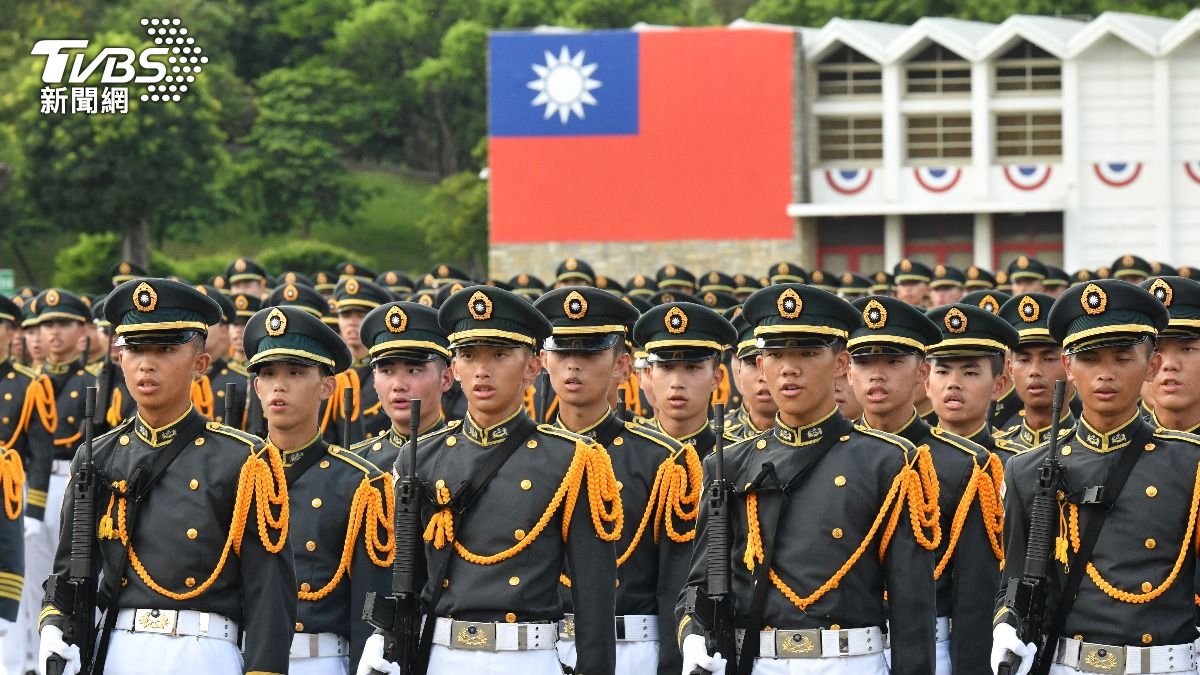 圖輯/踢正步成絕響!黃埔軍校創校100年擴大慶祝 賴清德親自閱兵