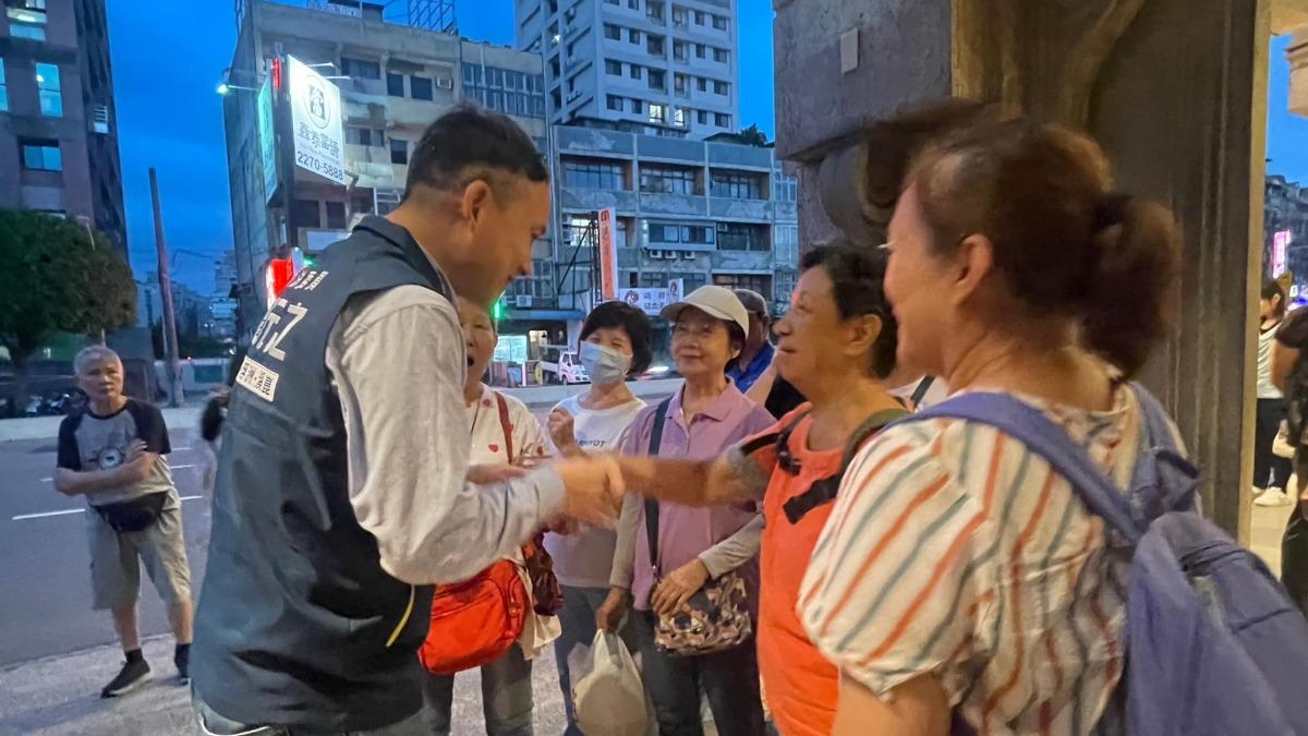 罷免呼聲最高!葉元之不甩喊「正面迎戰」 支持者暖打氣