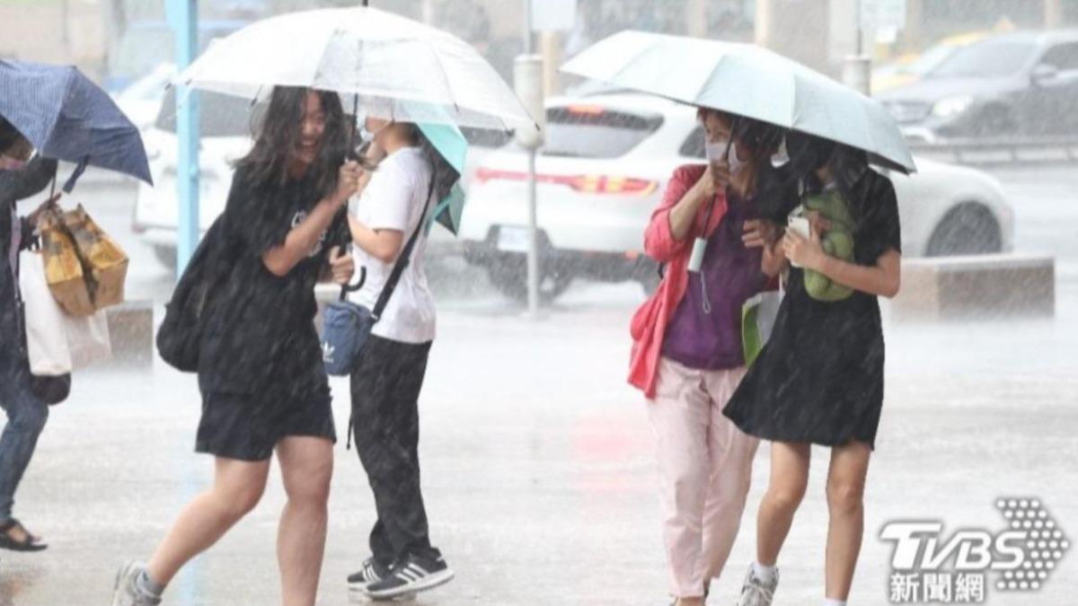 快訊/雨彈來襲!北北基桃13縣市大雨特報 警戒區出爐