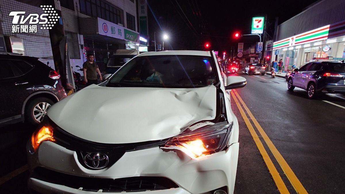 高雄7旬婦闖馬路遭撞飛亡!駕駛稱沒看到人 家屬淚求真相