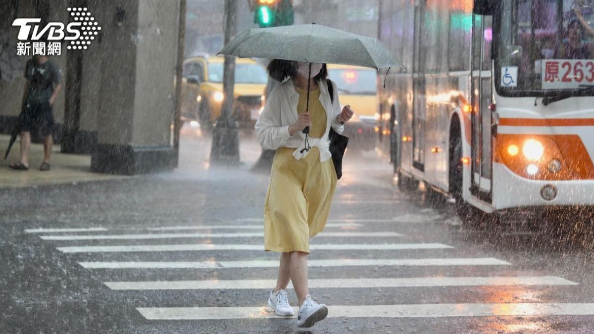 快訊/國家警報響了!大雷雨狂轟大台北 留意閃電、劇烈降雨