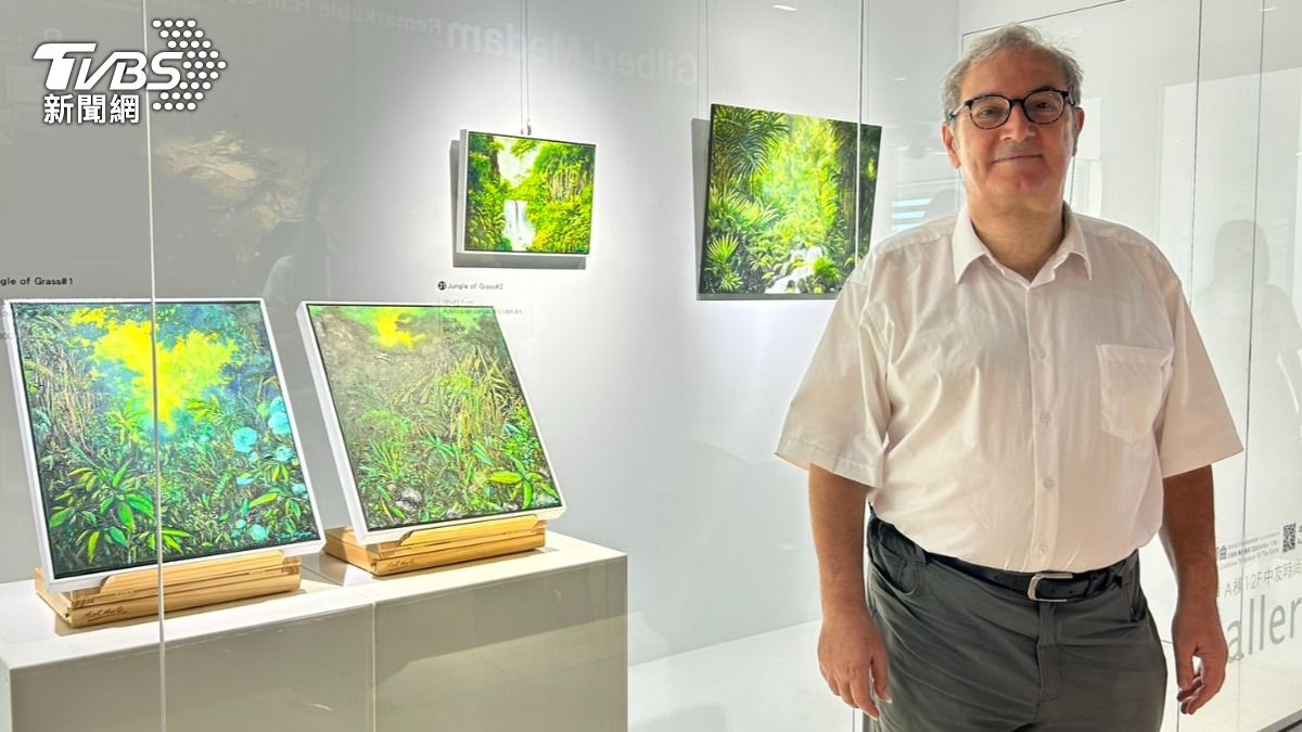 「大地交響曲」展出畫作以自然景觀為主,表達畫家熱愛大自然的心意。(照片中友百貨提供)