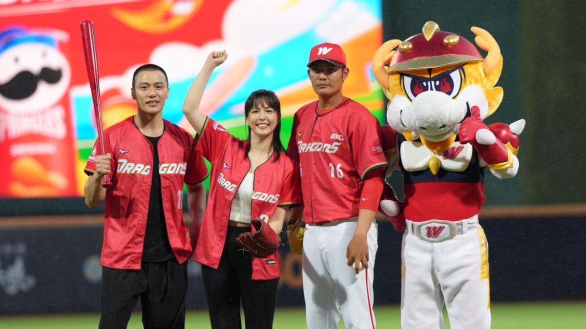 張睿家穿「大谷翔平背號」開球!家藏3顆簽名球 球星排開全大咖