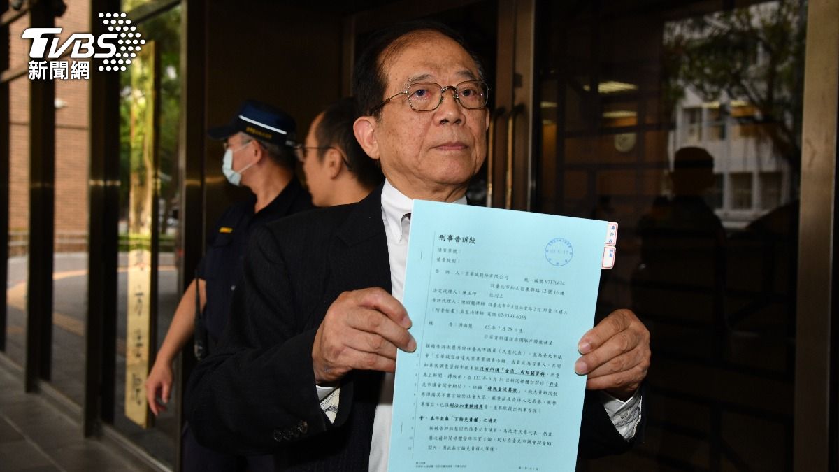 京華城董事長陳玉坤按鈴控告台北市議員游淑慧涉嫌加重誹謗。(圖/胡瑞麒攝)