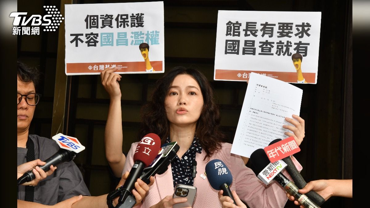 台灣基進黨提告黃國昌違反個資法,指黃幫館長陳之漢查撞館求職者前科已違法。(圖/胡瑞麒攝)