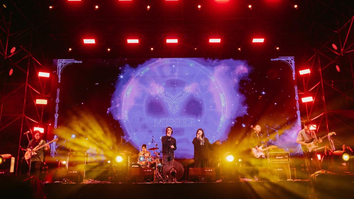 麋先生與星座大師唐綺陽在北海岸演出。(圖/相信音樂提供)