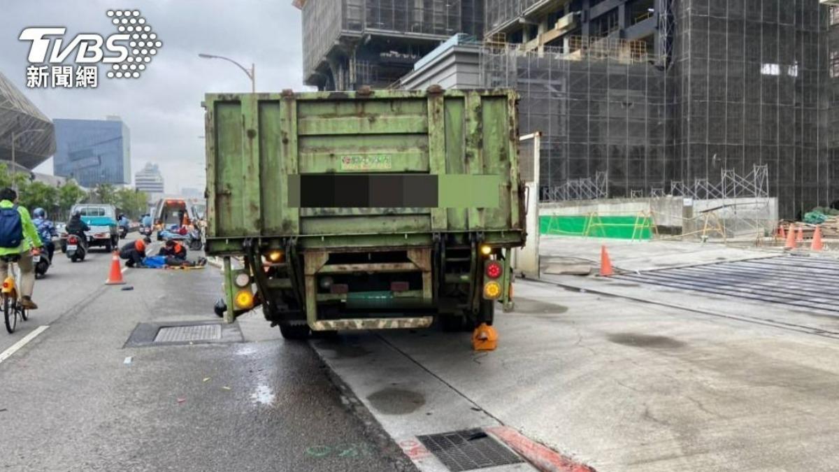 上班殞命!北市警官自撞違停貨車重傷身亡 大貨車駕駛起訴