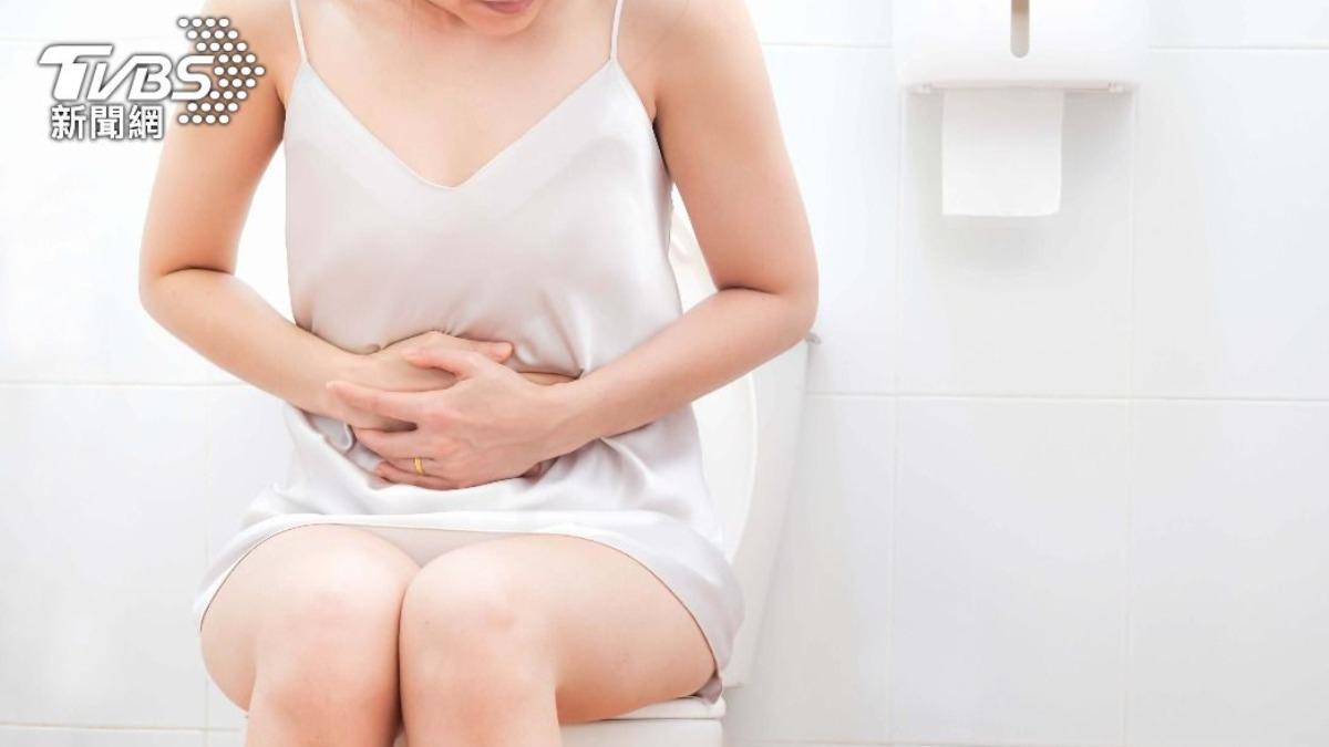 女友在房間「憋不住大噴發」!他1暖舉全場叫好:屎了都要愛