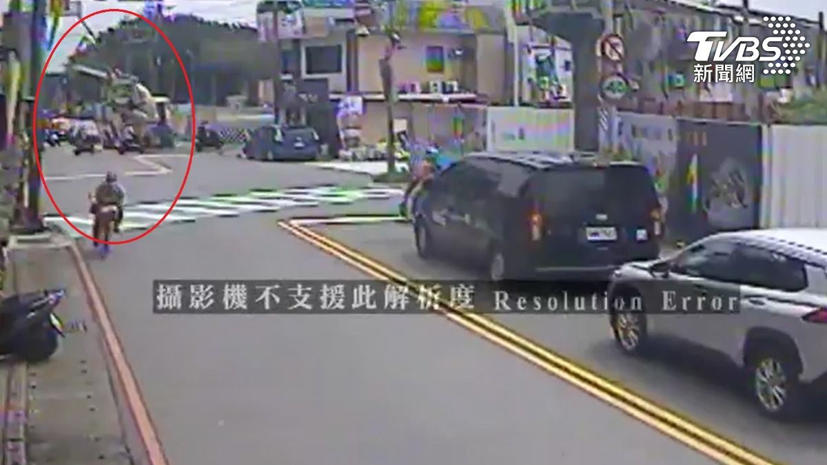 監視器拍下事發過程。(圖/TVBS)