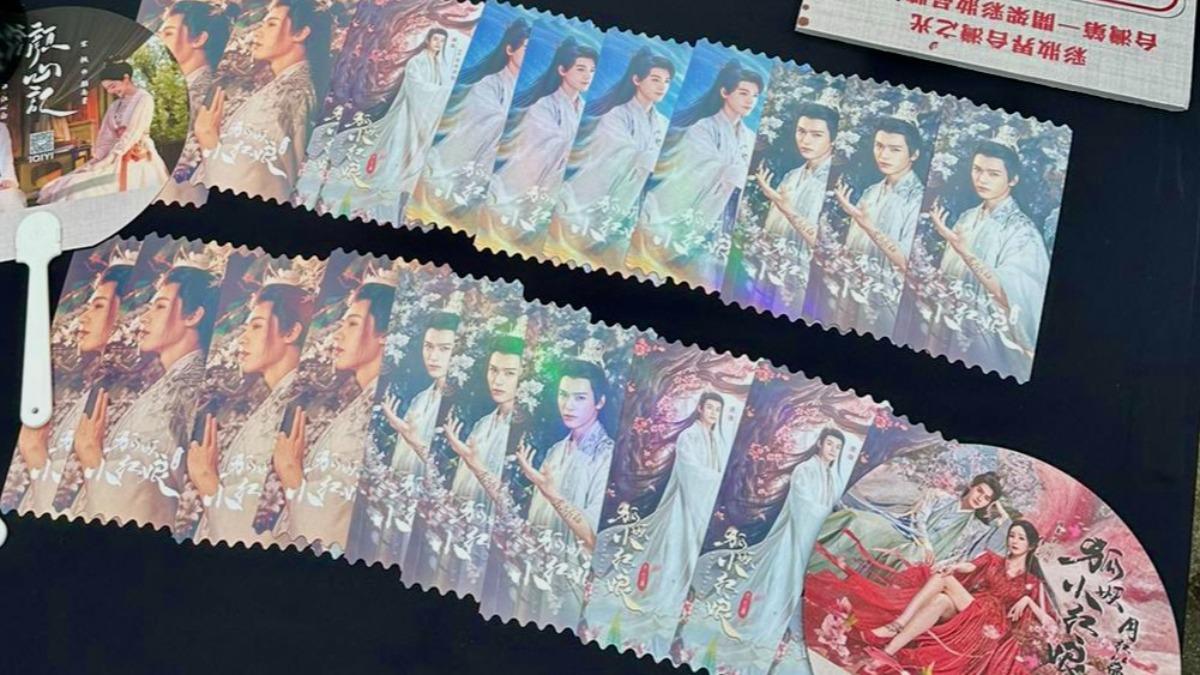 龔俊粉絲自製應援物到快閃展應援。(圖/iQIYI國際站提供)