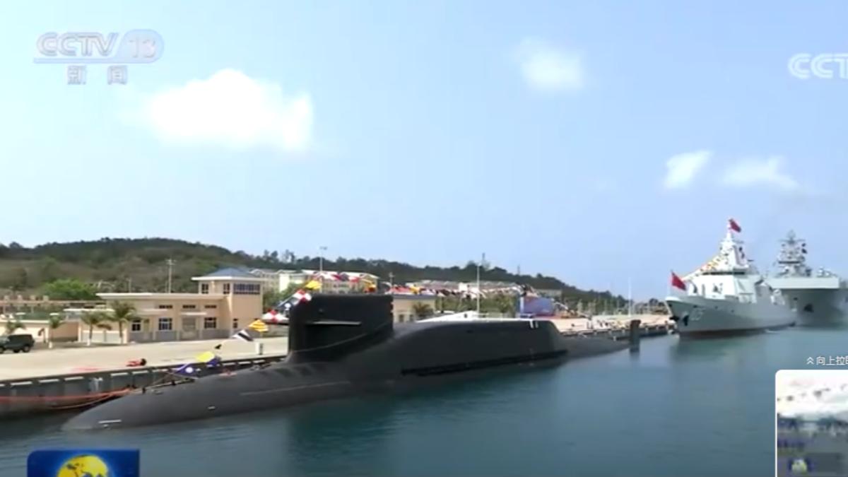 中國解放軍094A型核動力潛艦「長征18號」駐紮海南三亞。（圖／翻攝自央視新聞）