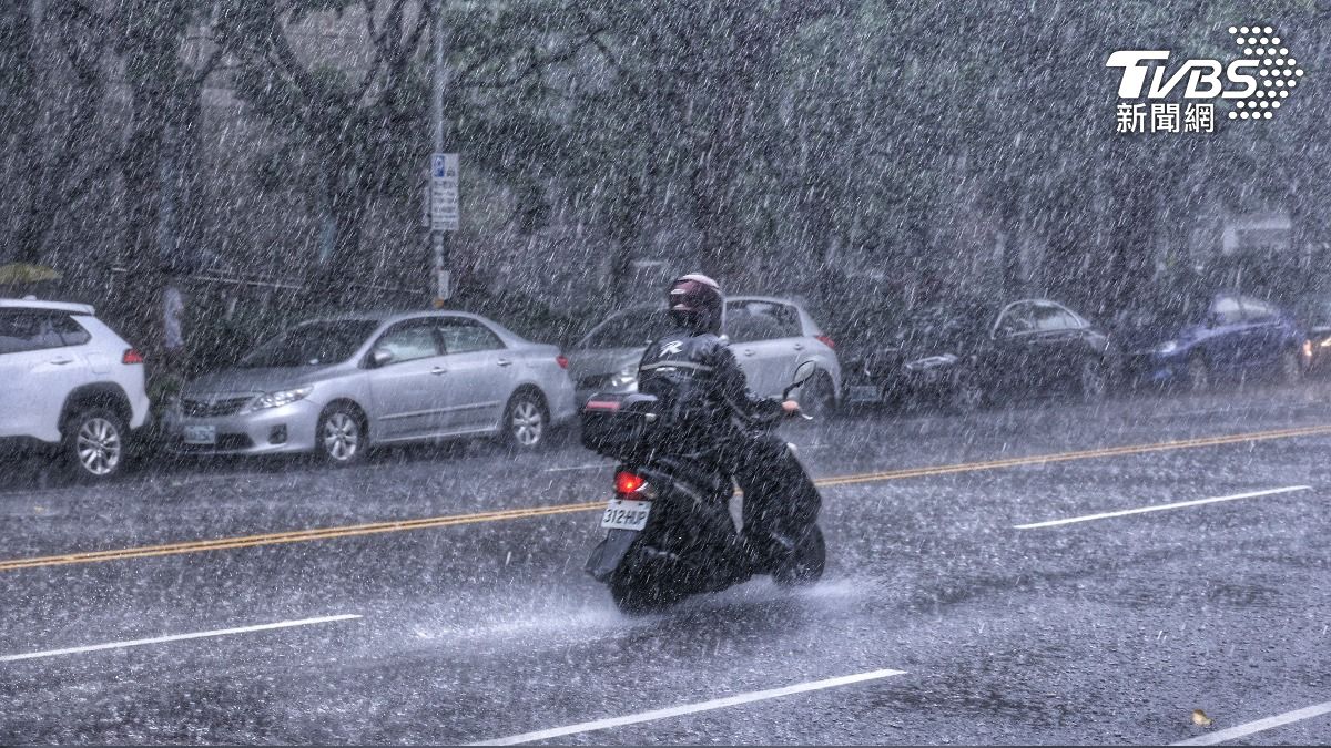 天氣/恐又有颱風?明2地炸雷雨 「下週逼近台灣」成颱機率曝