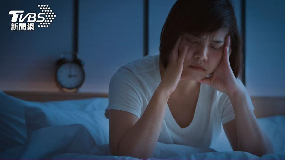 吃宵夜怕睡不著?4大原則「助眠這樣吃」 1姿勢更好入睡