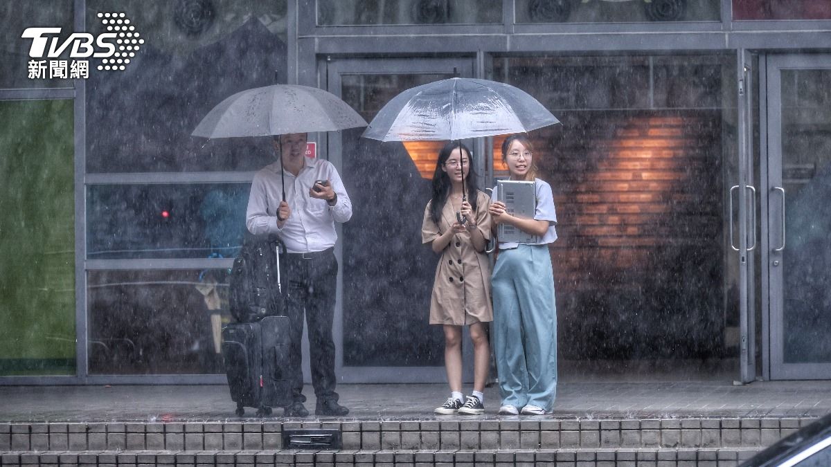 雨彈升級!雙北等12縣市豪大雨特報 一路下到入夜