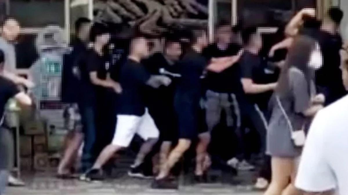 告別式變快打炫風!靈堂前「1句話」10多黑衣人翻臉大亂鬥