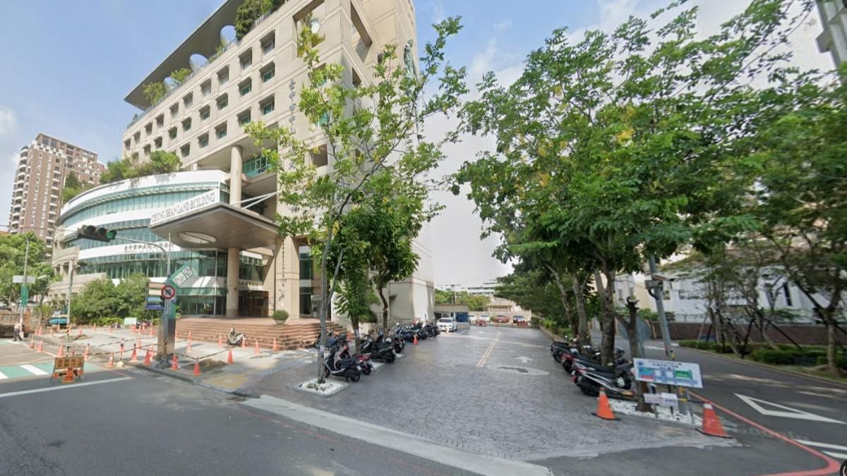 快訊/女從「台中地政局」9樓墜下 全身多處外傷慘死