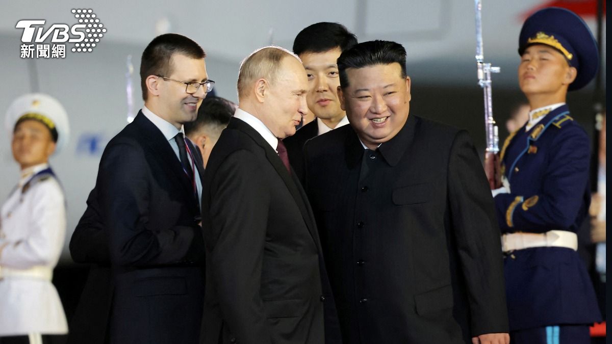 普欽抵平壤 金正恩親自接機兩人熱情擁抱