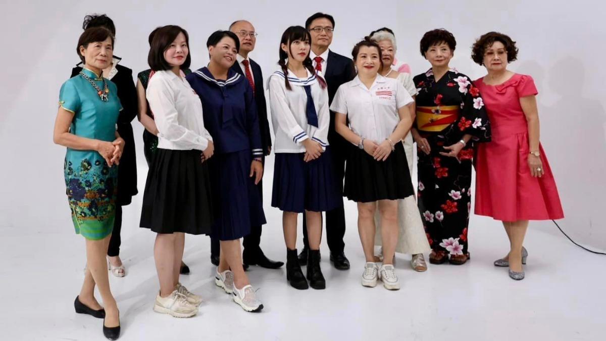 雄女百年校慶!黃捷綁雙辮子換「復古制服」網暴動:太犯規
