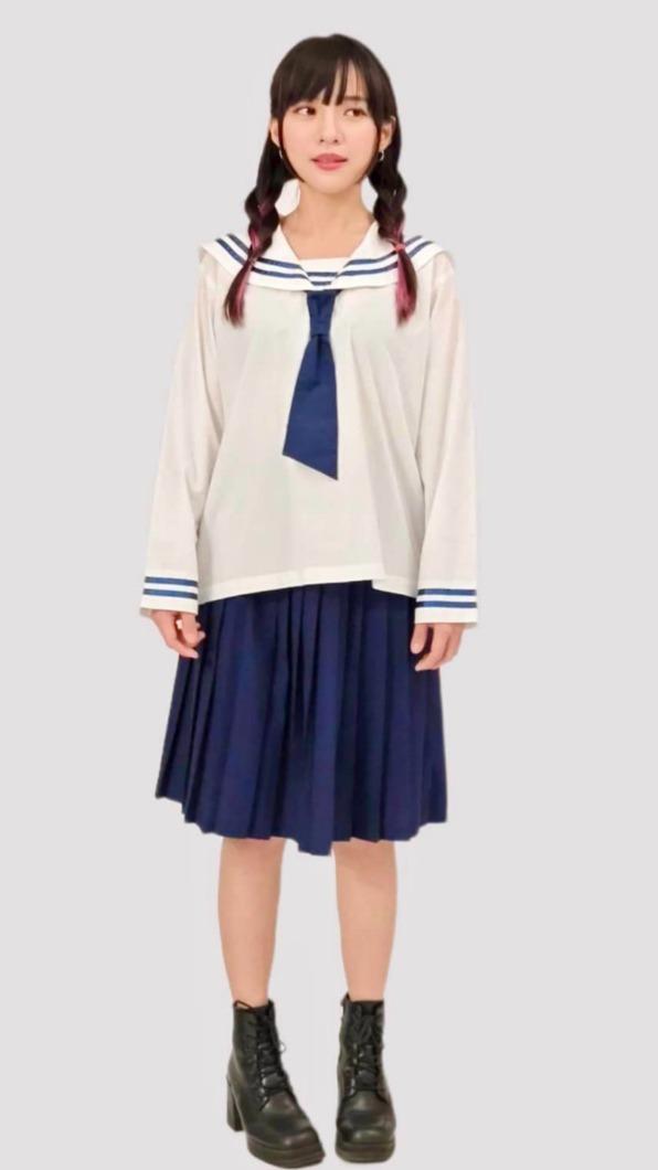 黃捷綁雙辮子,換上復古的高中制服。(圖/翻攝黃捷臉書)
