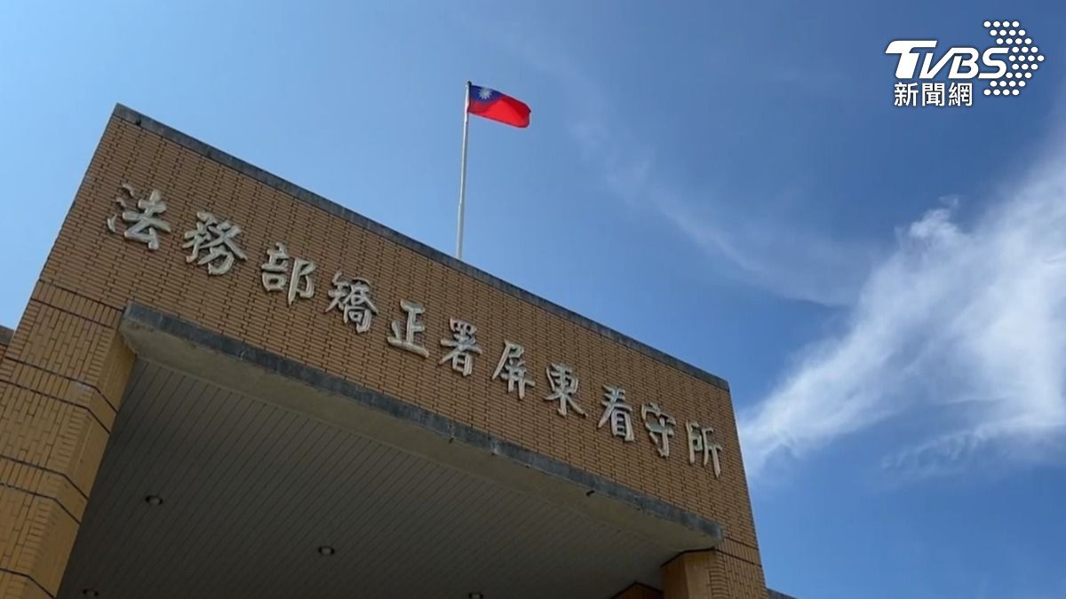 屏東收容人踢門、怒摔椅 看守所科員勸不聽真的被「活活氣死」
