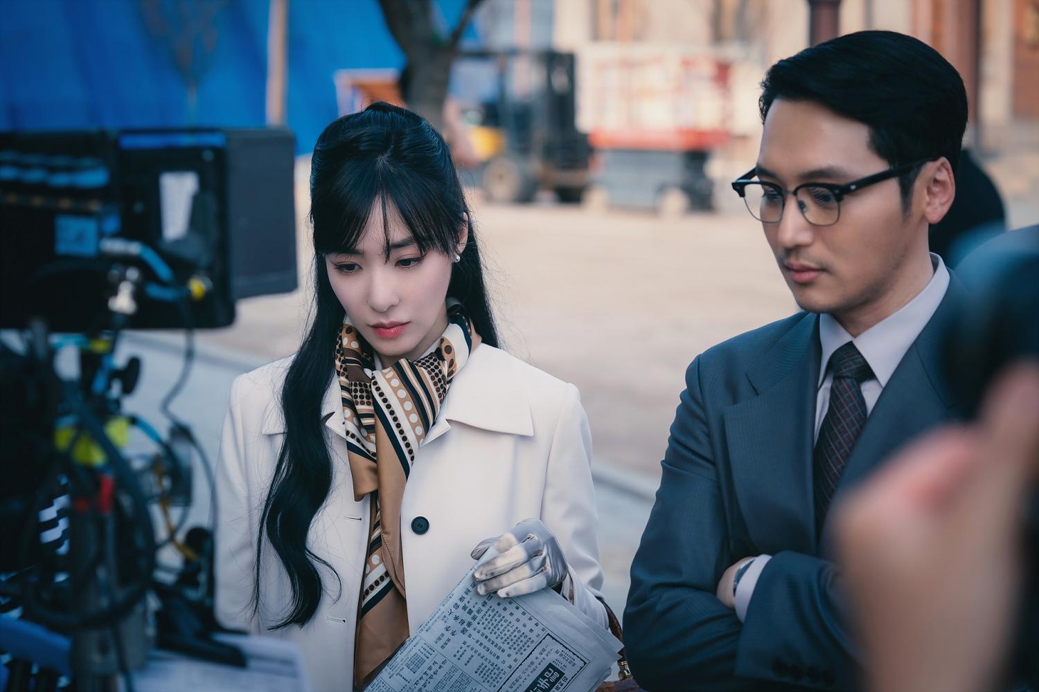 Tiffany飾演的瑞秋(左)跟金產有著難以一言道盡的關係與激情。(圖/Disney+提供)