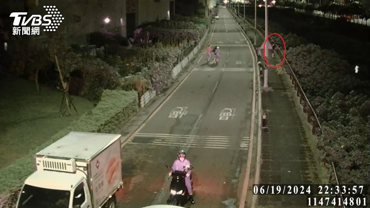 釣蝦場外遭仇家圍堵 通緝男怕被抓「負傷跳水溝逃」好友竟也跟著跳