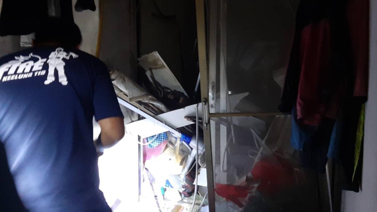 柯男朝屋內丟鞭炮,造成屋內陳設受損。(圖/民眾提供)