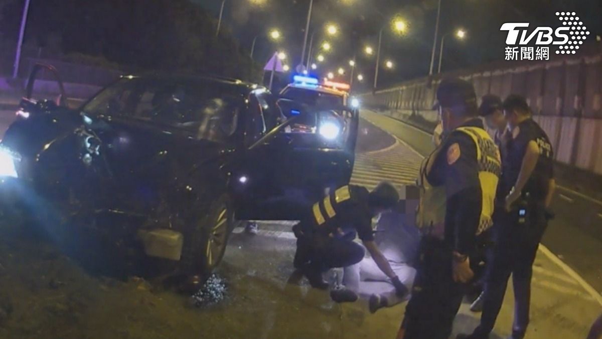 沒開大燈被攔!高雄醉男急逃國道「撞爛車」還要被罰20萬