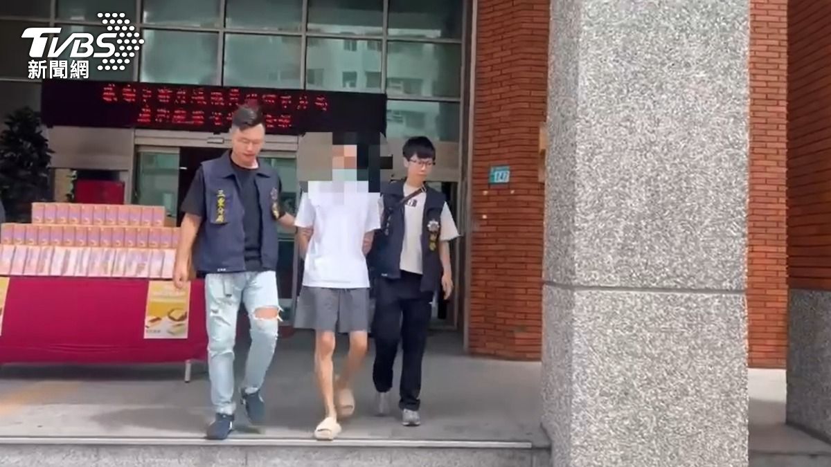 董男涉嫌販賣毒菸彈，被警方依法送辦。（圖／TVBS）