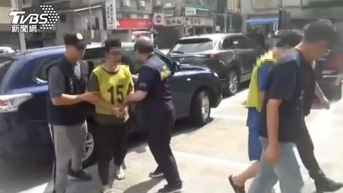 有貓膩?直播主特斯拉遭潑漆 2惡煞遭逮「藏鏡人還未現身」
