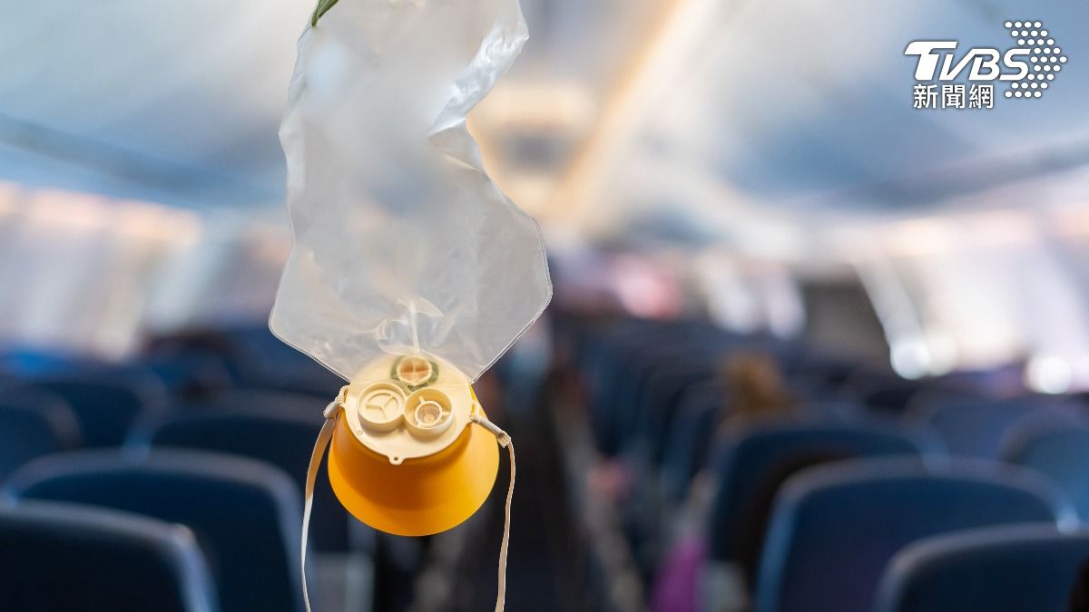 航空公司認為「如果機組人員蓄鬍,他們將無法快速戴好氧氣面罩」。(示意圖/達志影像shutterstock)