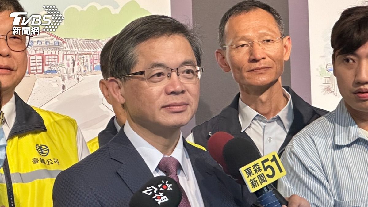 李孟諺今(20)日視察臺鐵行控中心。(圖/陳昫蓁攝)