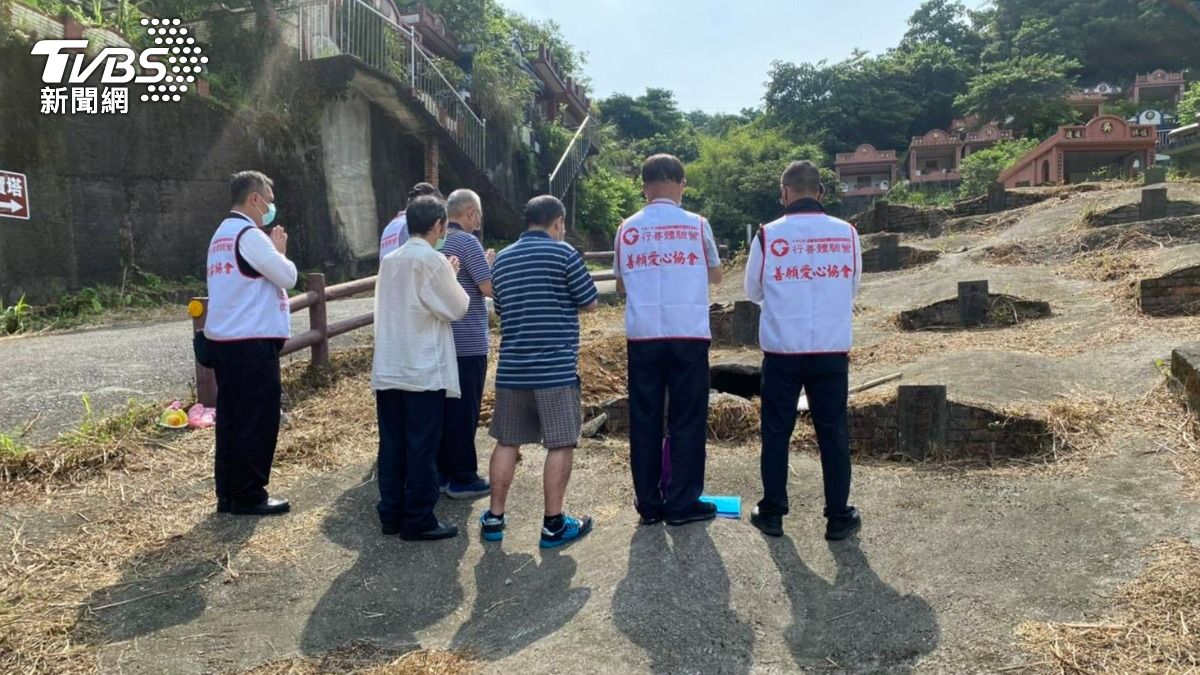 善願團隊提供免費殯葬服務。(圖/善願協會提供)