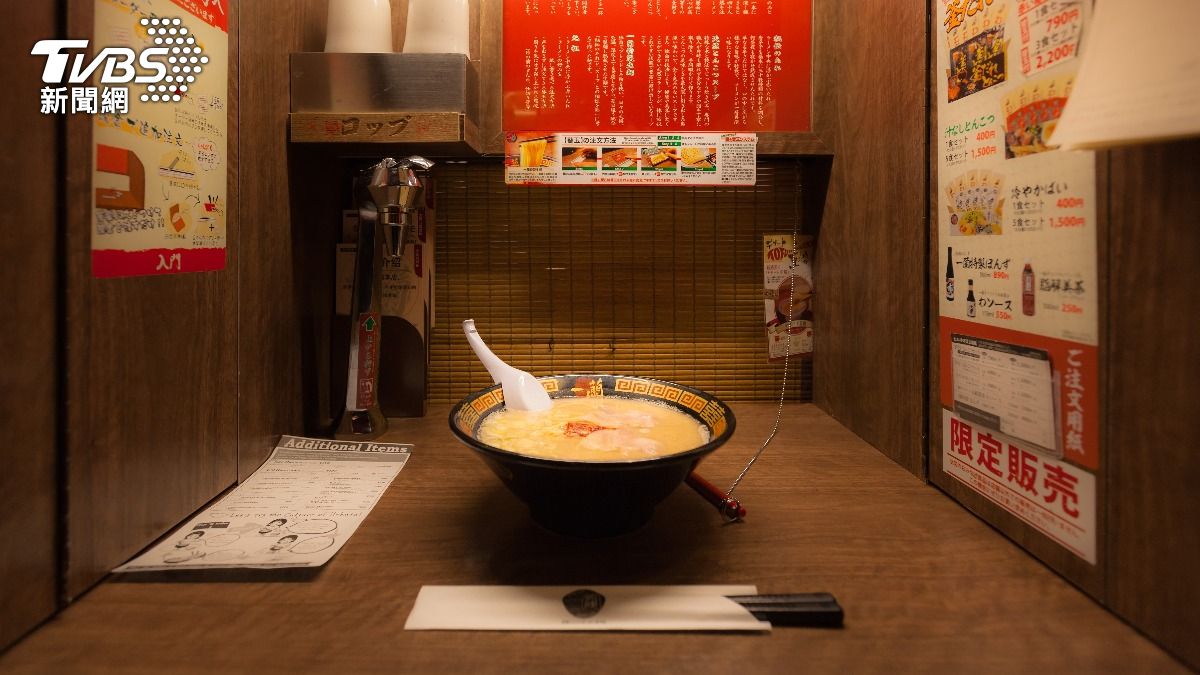 與今年1月2日的匯率相比,如今10萬新台幣換成日圓可以多吃30碗一蘭拉麵。(示意圖/達志影像shutterstock)