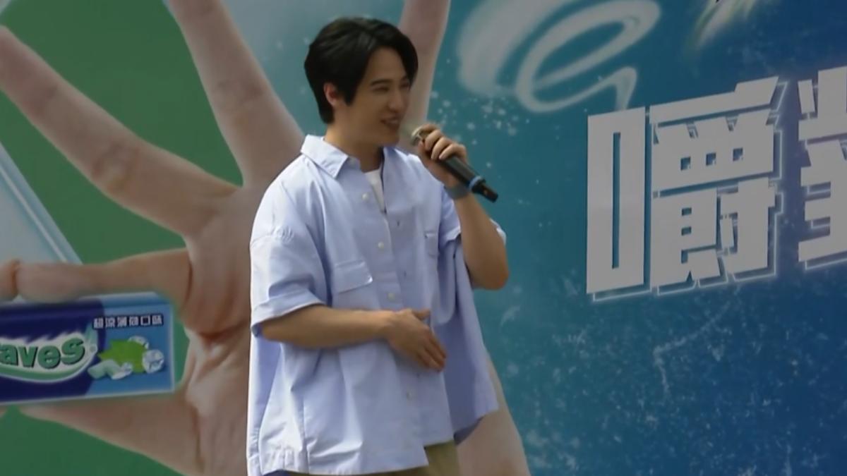 熊仔今出席品牌活動,對於戀情也難得回應了。(圖/TVBS)