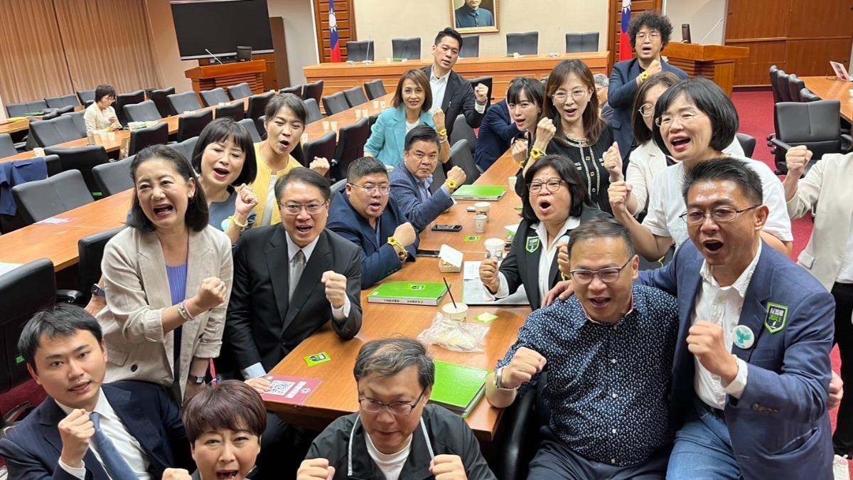 覆議案今表決藍綠PK 林右昌赴綠黨團打氣!曝若敗北備案