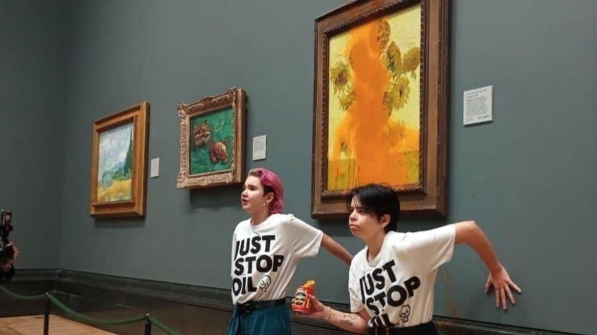 「Just Stop Oil」過去以破壞建築、畫作,或是阻礙交通、活動進行等極端的方式來表達其訴求。(圖/翻攝自Just Stop Oil官網)