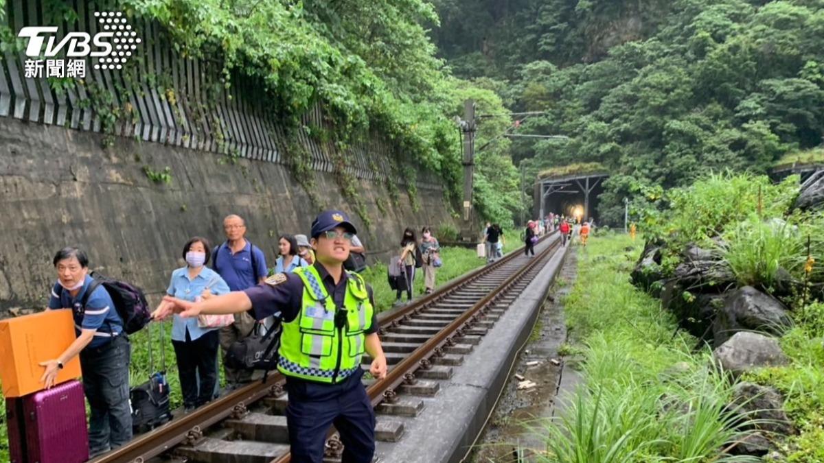 新自強號撞擊落石!卓榮泰指示搶修:啟動「急難照護醫療團隊」