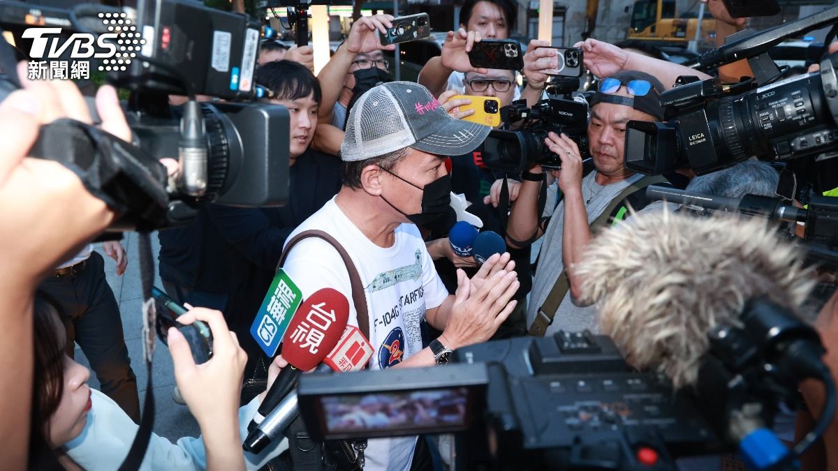 兒子孫安佐出問題,苦得永遠是爸媽孫鵬、狄鶯,要跳出來承擔一切。(圖/TVBS)