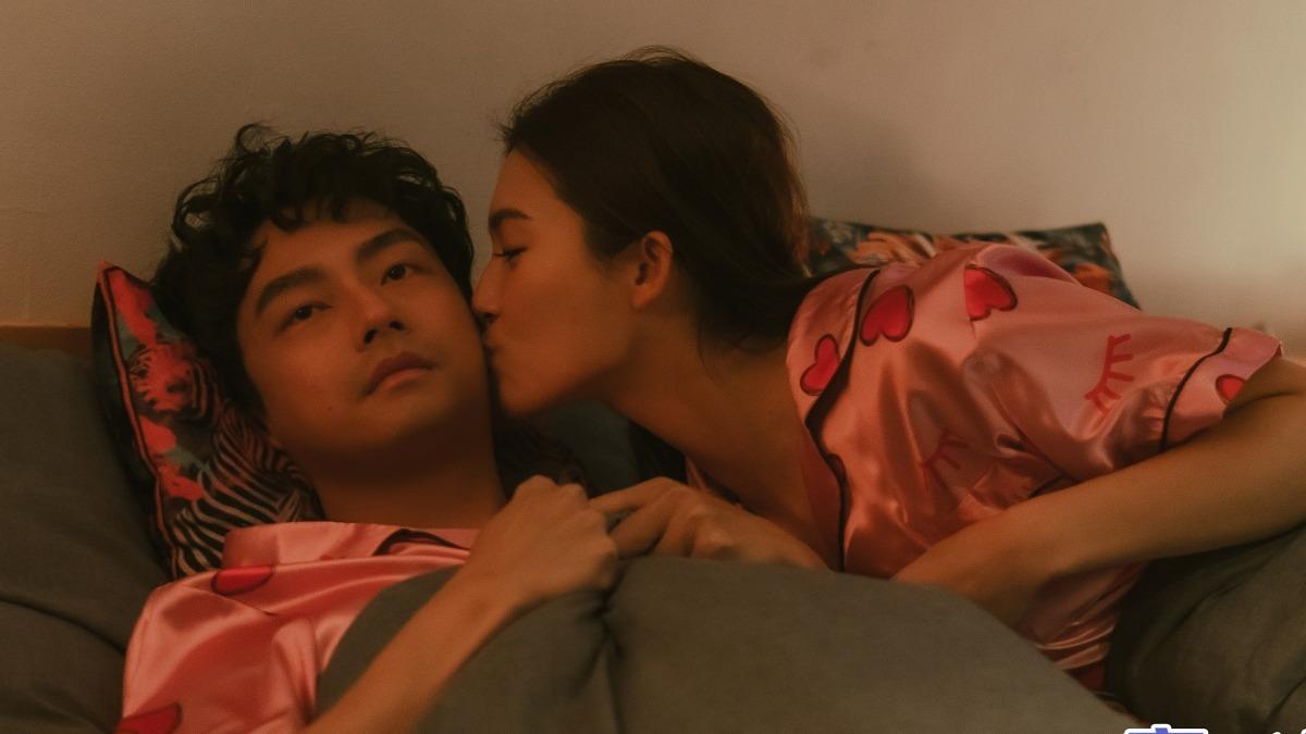 周智慧(右)猛烈攻擊,林鶴軒難抵女神魅力。(圖/TVBS提供)