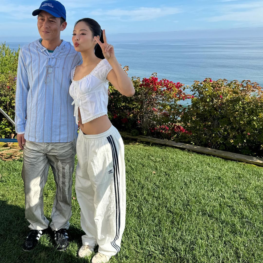 Jennie合照陳冠希引發熱議。(圖/翻攝自微博)
