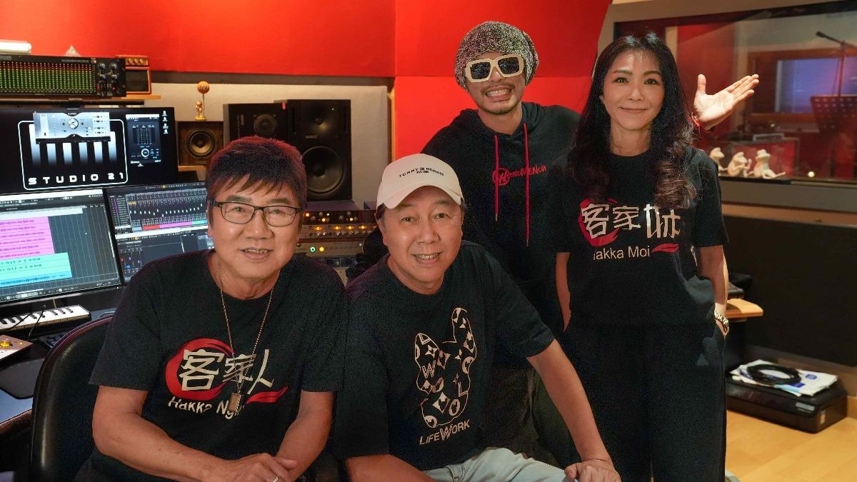 黃明志的客語版〈飄向北方〉,請到「大馬合音天后」莉迪雅周慧娜助陣。(圖/亞洲通文創提供)