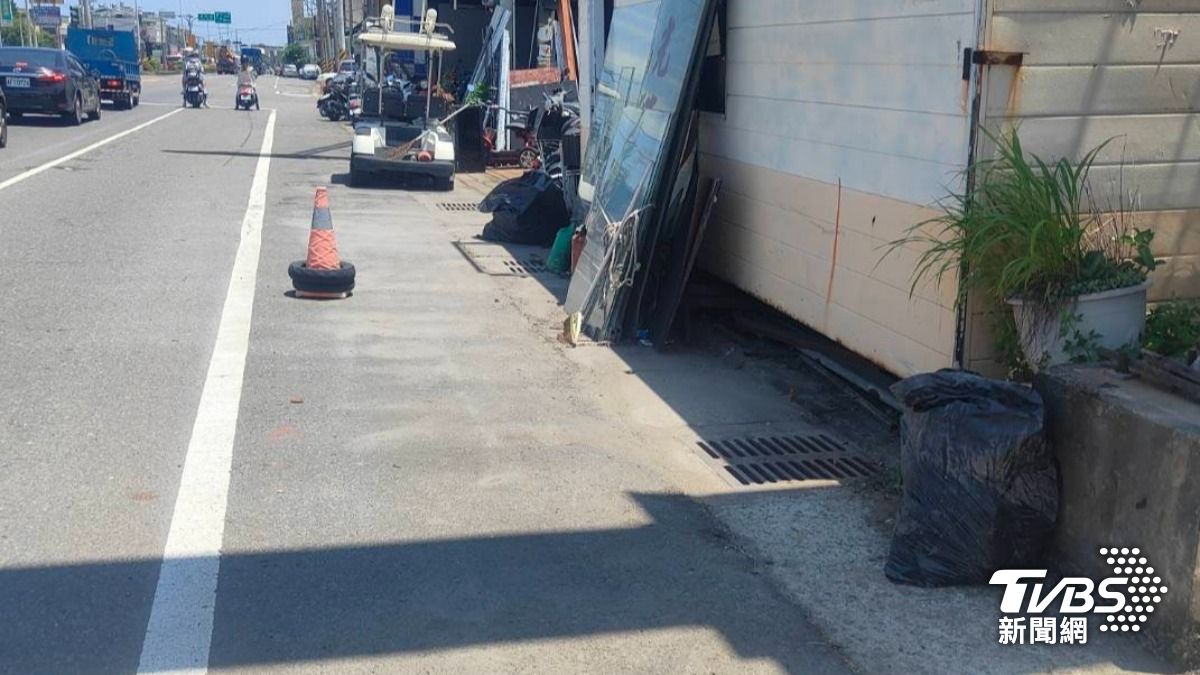事故後交通組會同當地里長到該路口會勘檢討,目前此地已無停放車輛。(圖/TVBS)