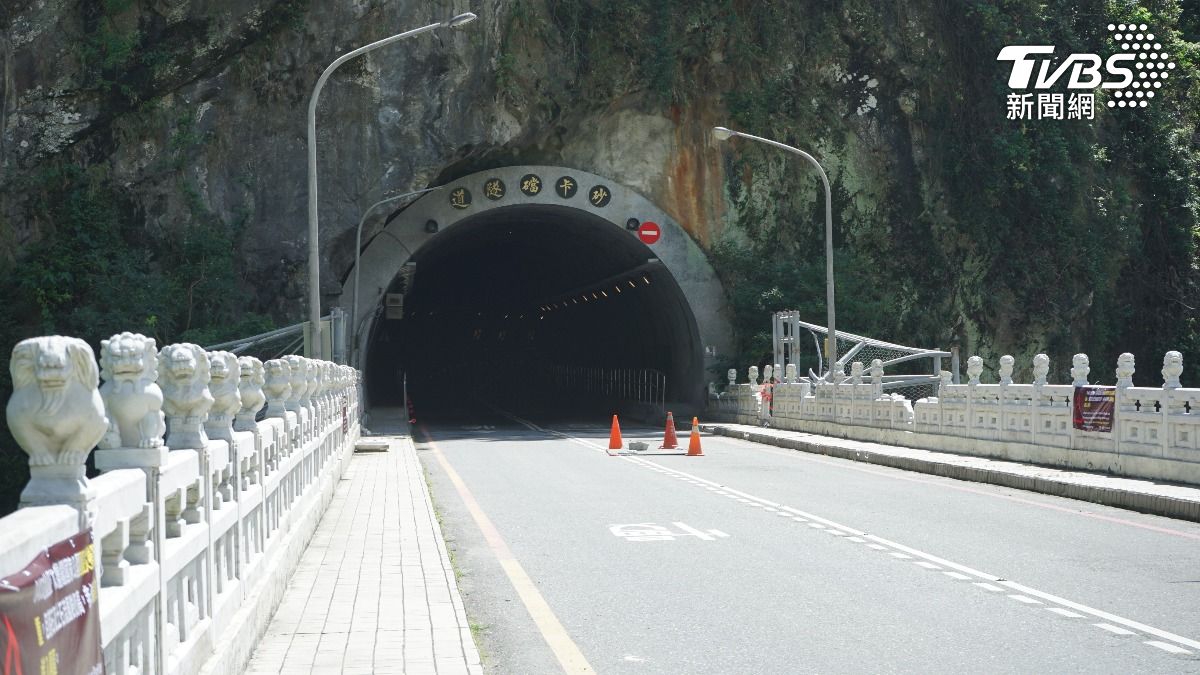 0403花蓮地震，砂卡礑步道受損嚴重。（圖／中央社）